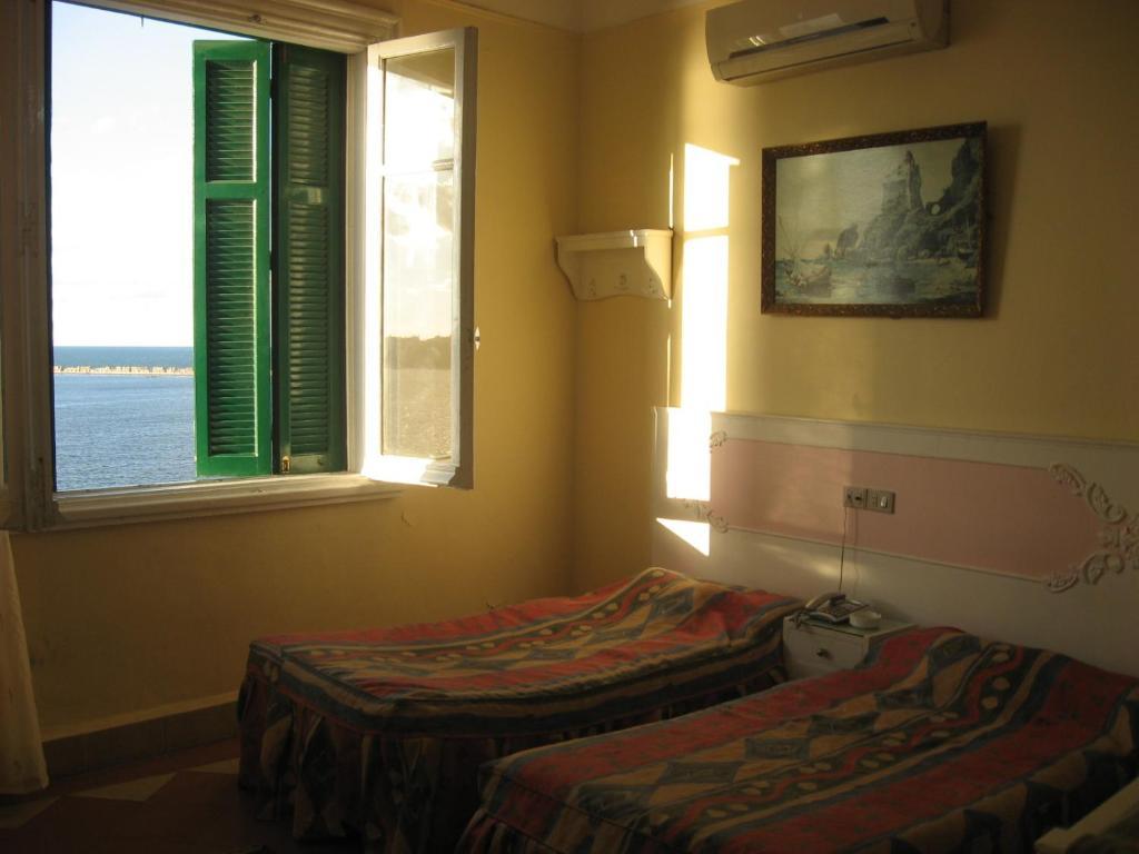 Ramsis Hotel Alexandria Room photo